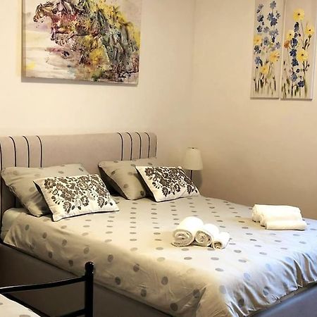 Appartement Lijepo Ureden Stan U Centru Grada à Knin Extérieur photo