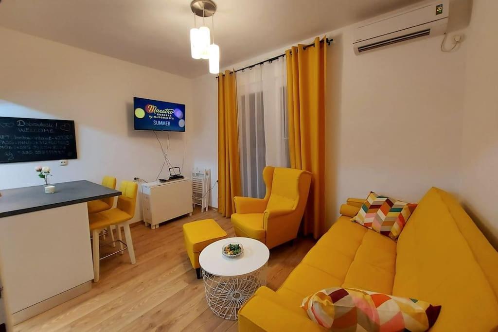 Appartement Lijepo Ureden Stan U Centru Grada à Knin Extérieur photo