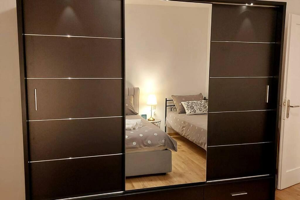 Appartement Lijepo Ureden Stan U Centru Grada à Knin Extérieur photo